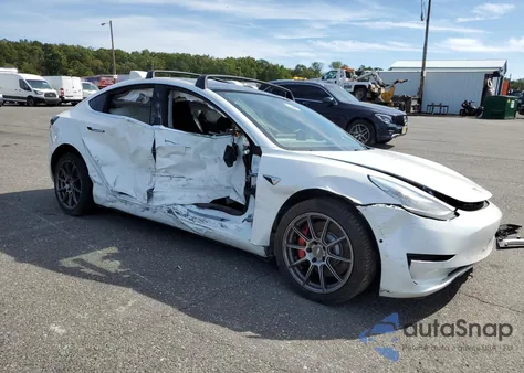 2019 Tesla Model 3 z USA, uszkodzony, nr VIN 5YJ3E1EB1KF407084